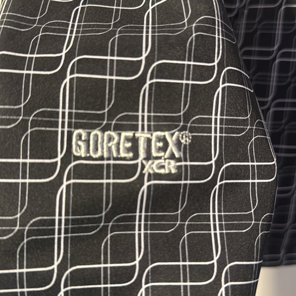 THE NORTH FACE WOMENS GORETEX JACKET BLACK & WHITE SIZE M EUC - Picture 8 of 10